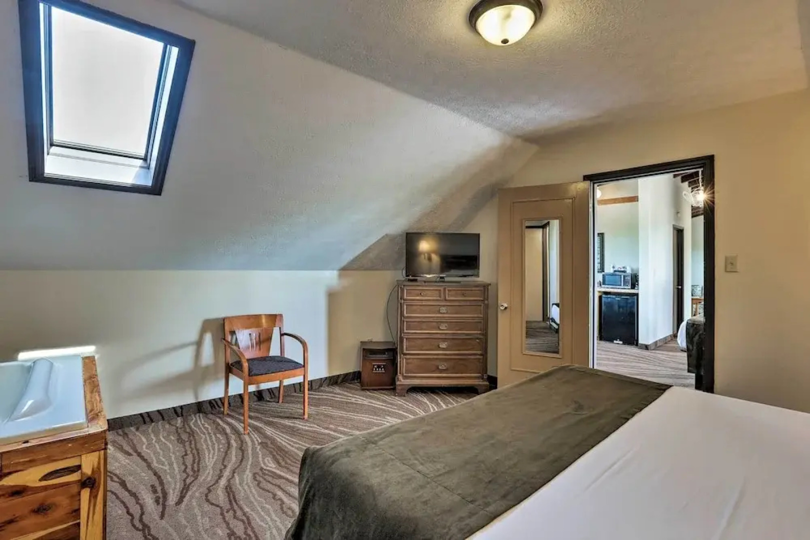 Burkesville Apt w/ Deck, Views & Pool Access!