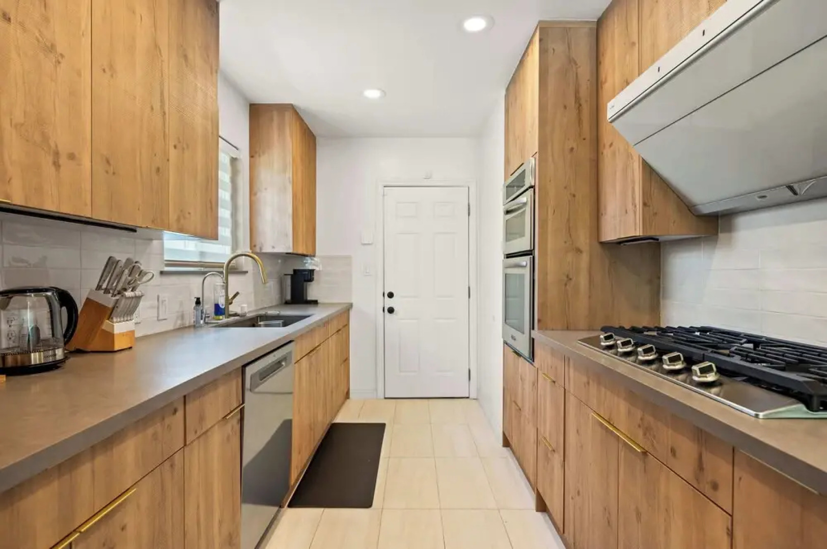 Modern Serenity Near LA Tranquil 3BR Stay