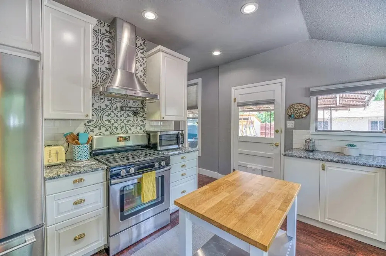 Walk to Dtwn: Colorful Cañon City Home w/ Grill!