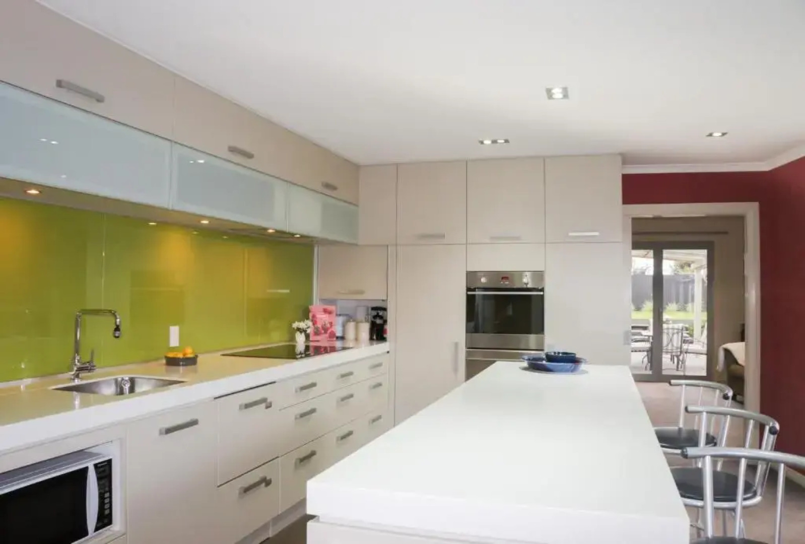 Relax On Richmond - Modern Large Beach House