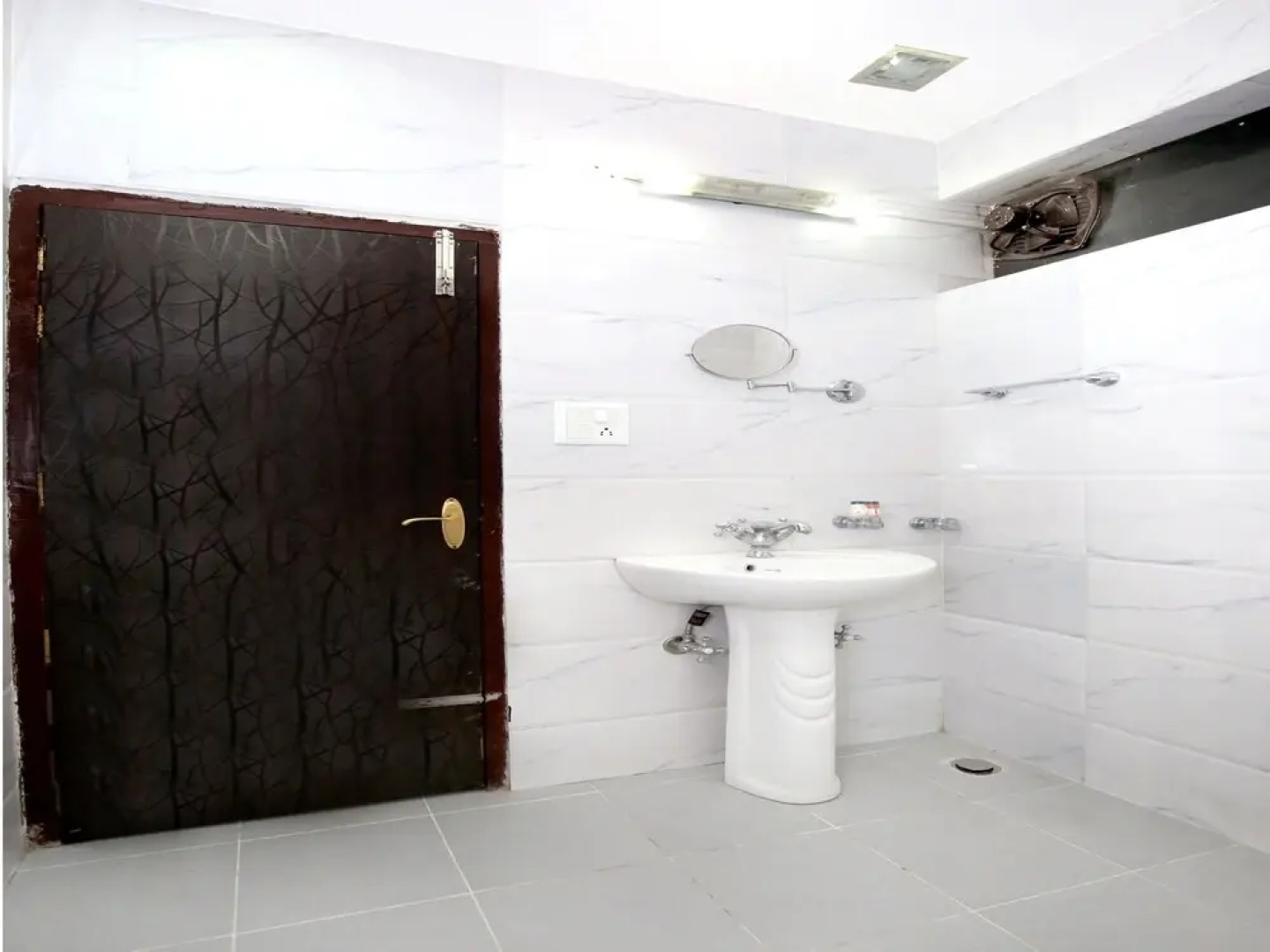 OYO 12188 Home Modern 2BHK Kalka Shimla Highway