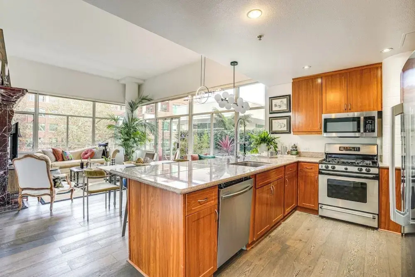 Luxe Condo w/ Private Patio & Perks in Emeryville!