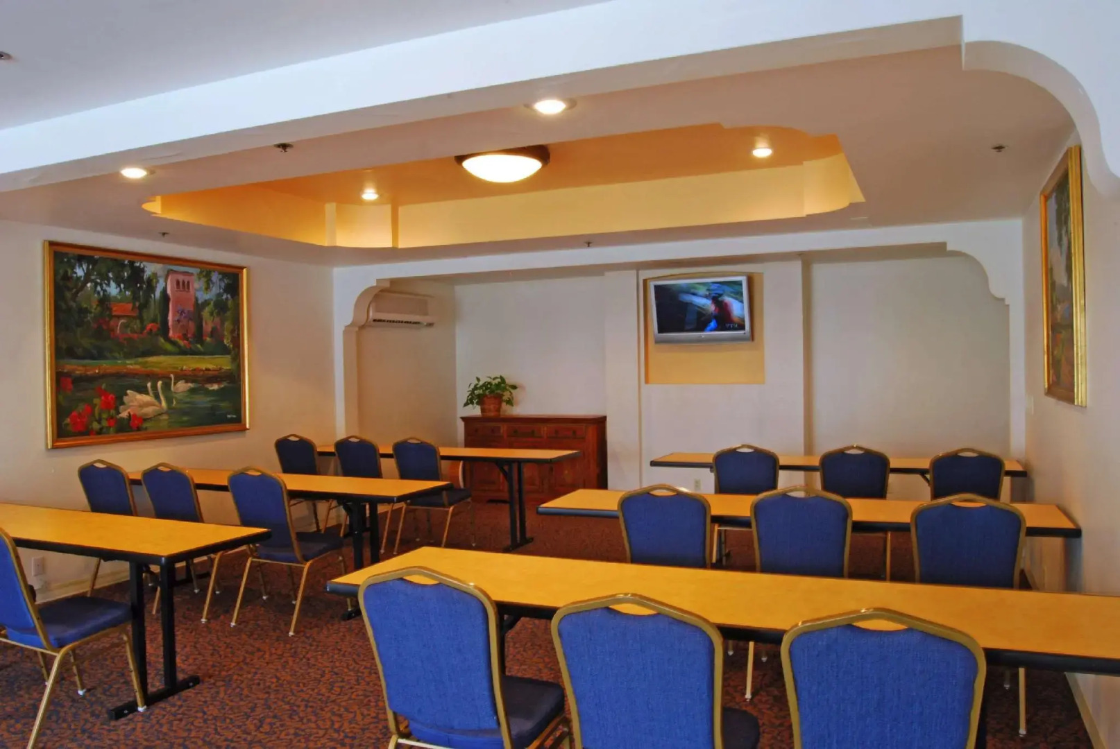 Oxford Suites Pismo Beach