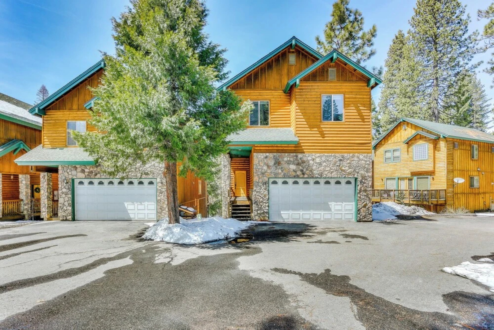 3 Mi to Shaver Lake: Family Home w/ Deck!