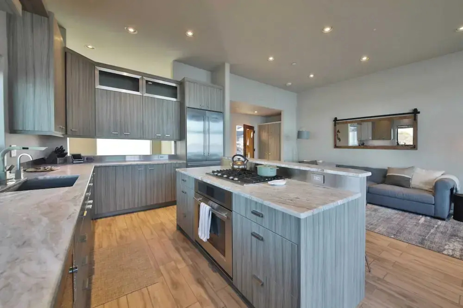 Langley Waterfront Condo by Avantstay A+ Views