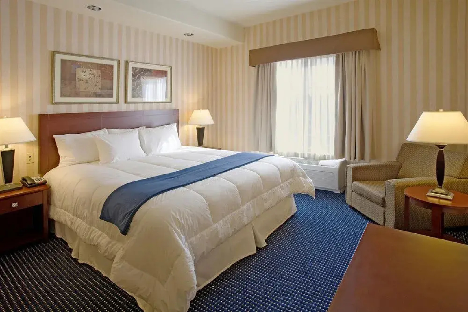 Holiday Inn Express & Suites Lathrop