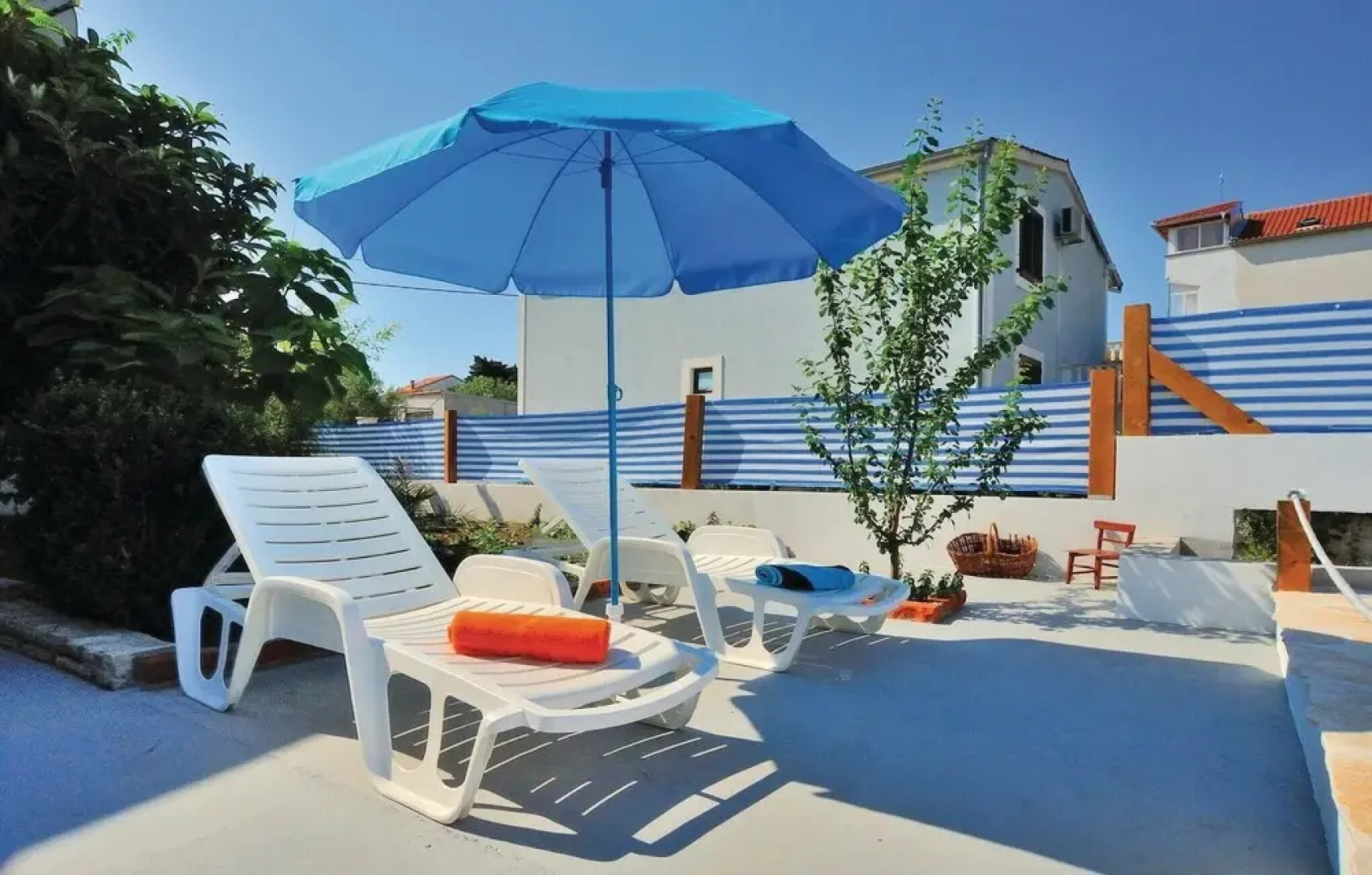 Stunning Home in Pakostane With 4 Bedrooms, Outdoor Swimming Pool and Wifi