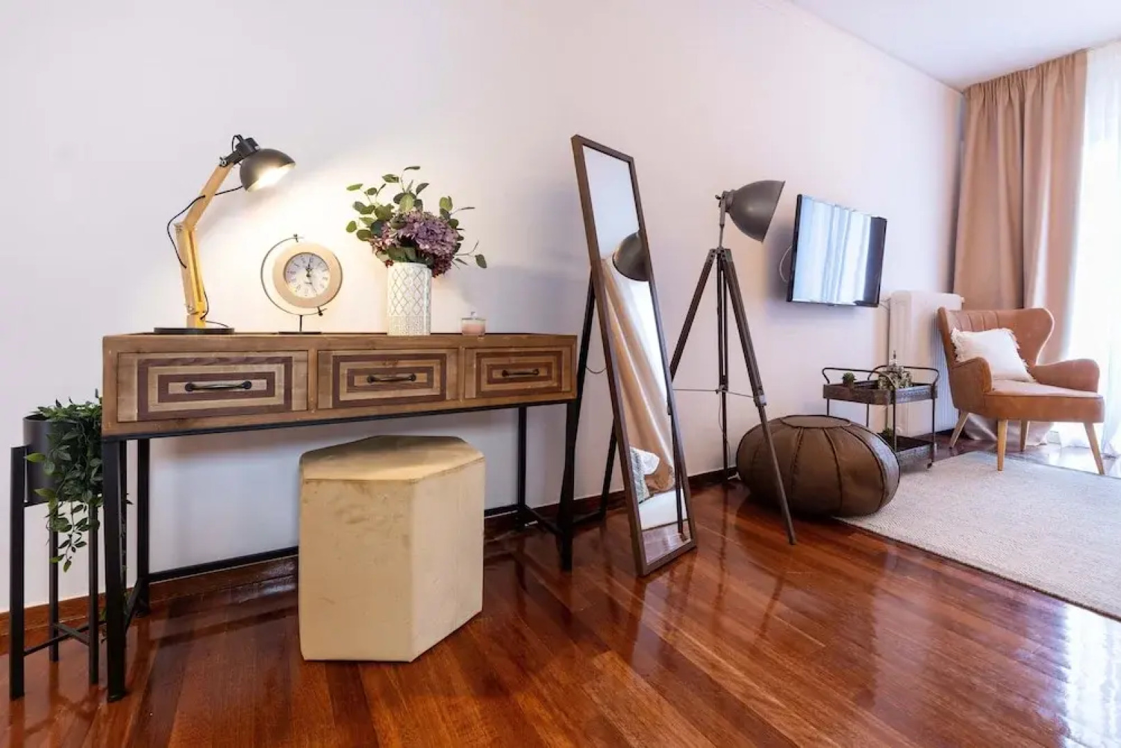 “Andy Warhol”studio close to the Athenian Riviera