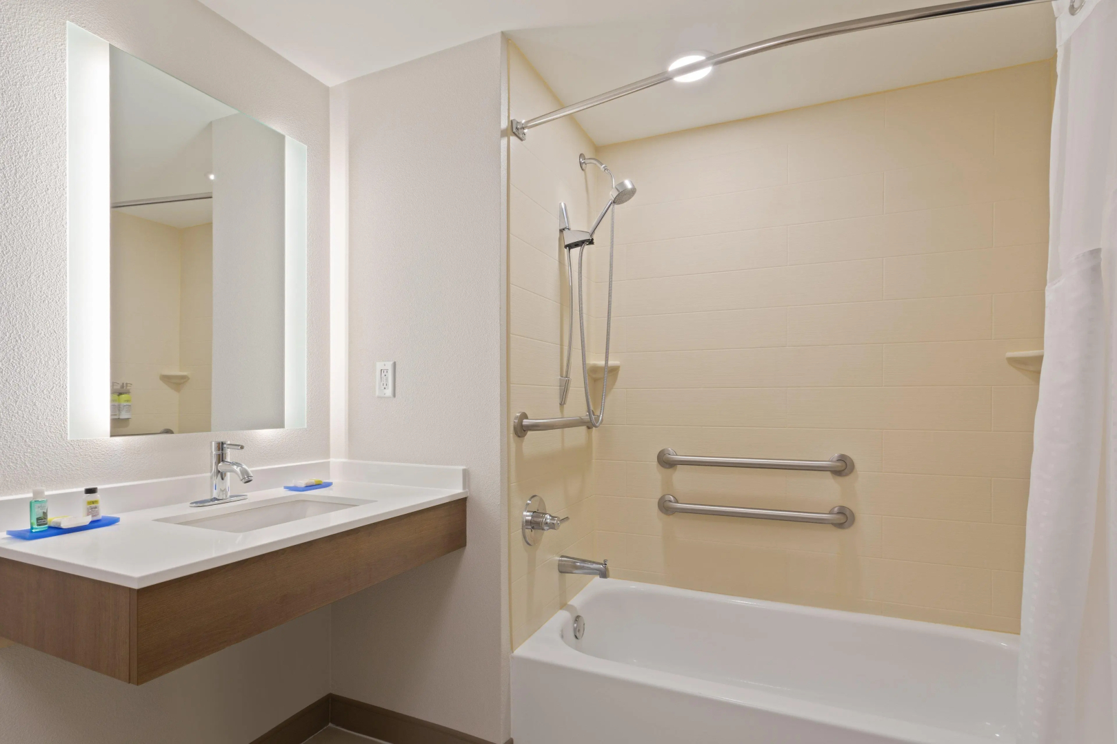 Holiday Inn Express Hotel & Suites Largo-Clearwater by IHG