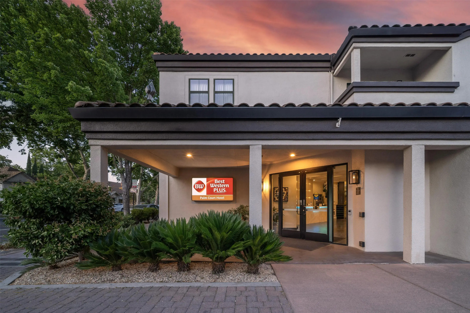 Best Western Plus Palm Court Hotel