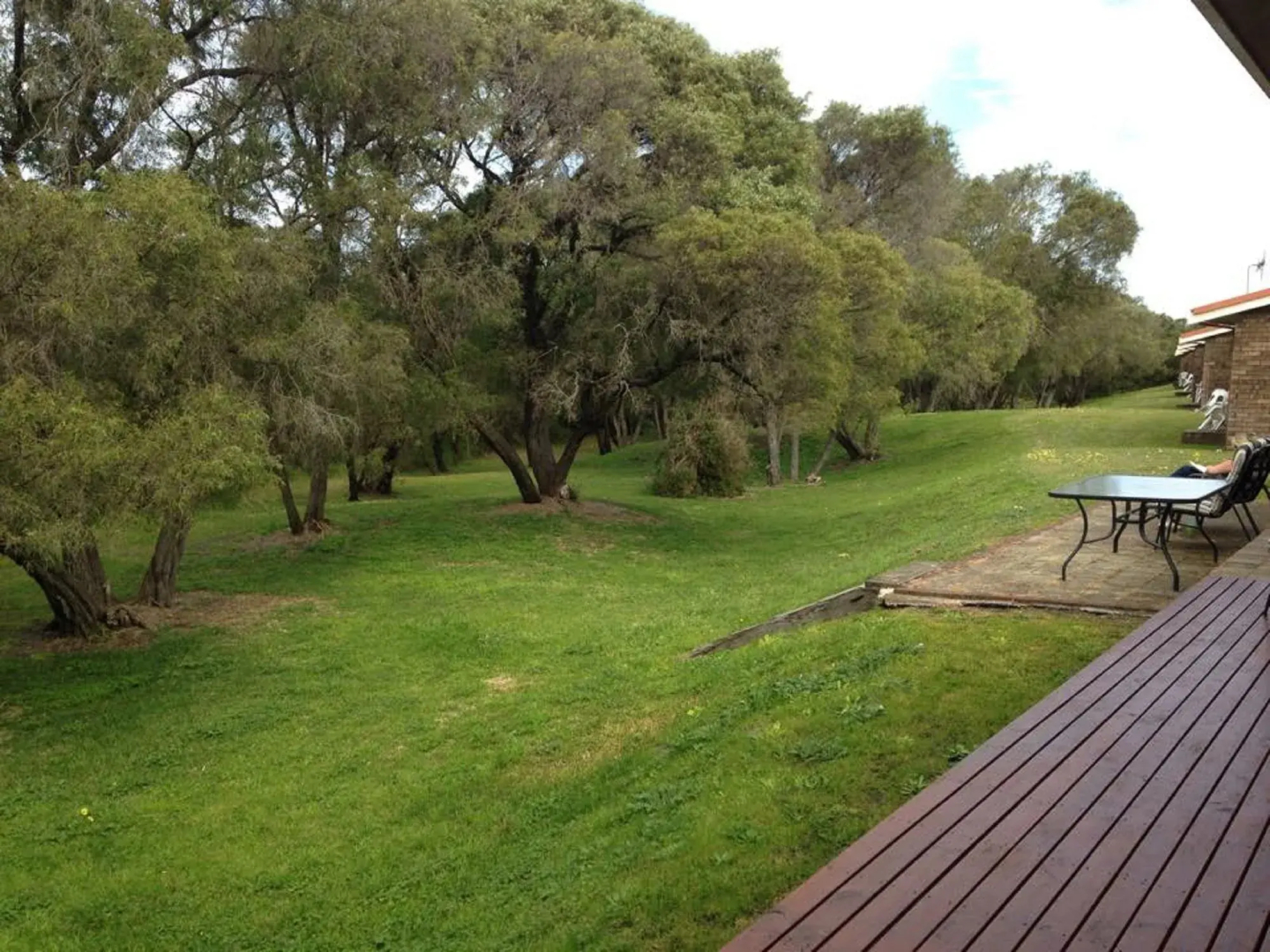 Emu Beach Chalets