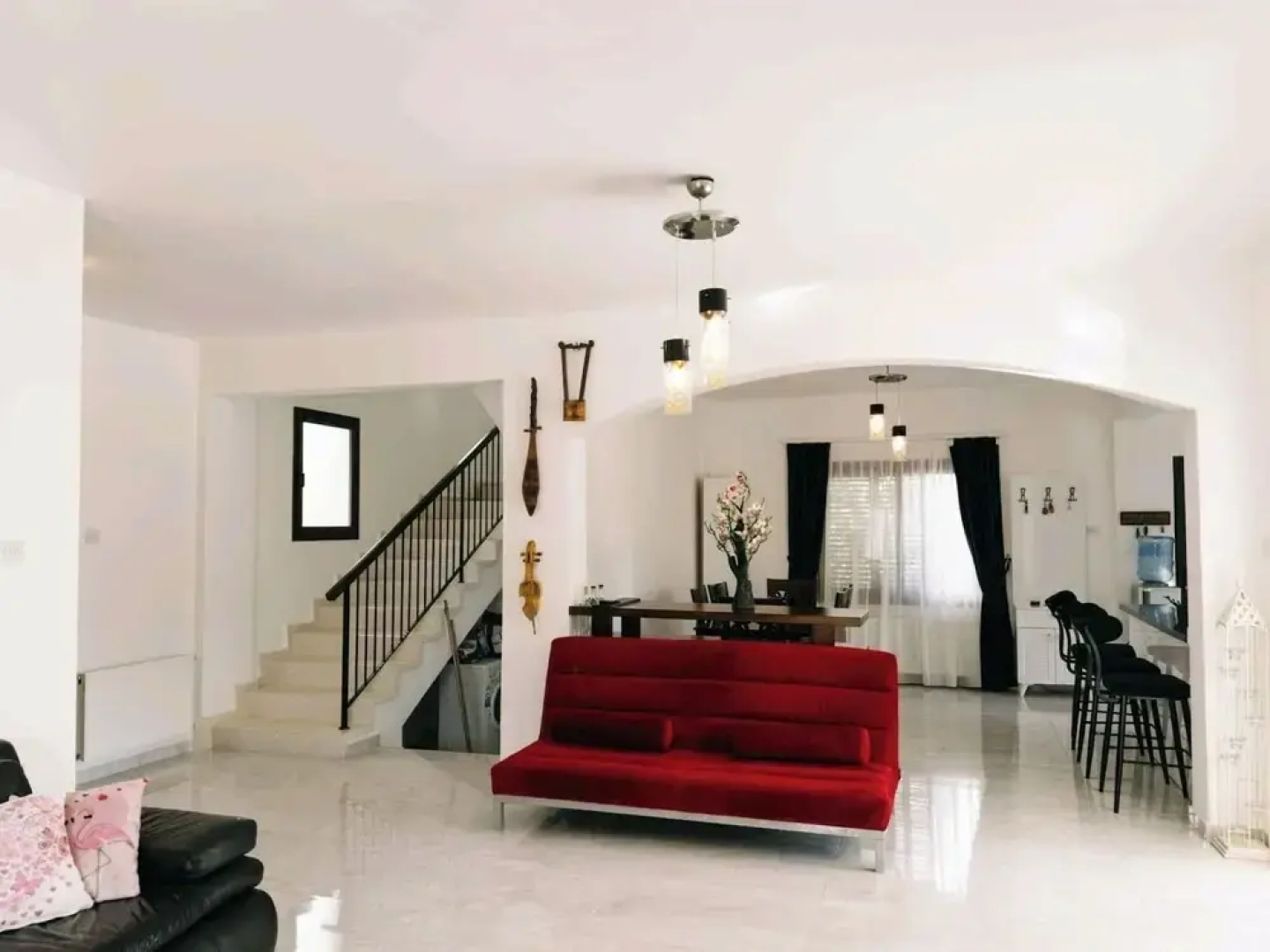 Villa for 9 Guests, Pool, Parking, Walk to Beach