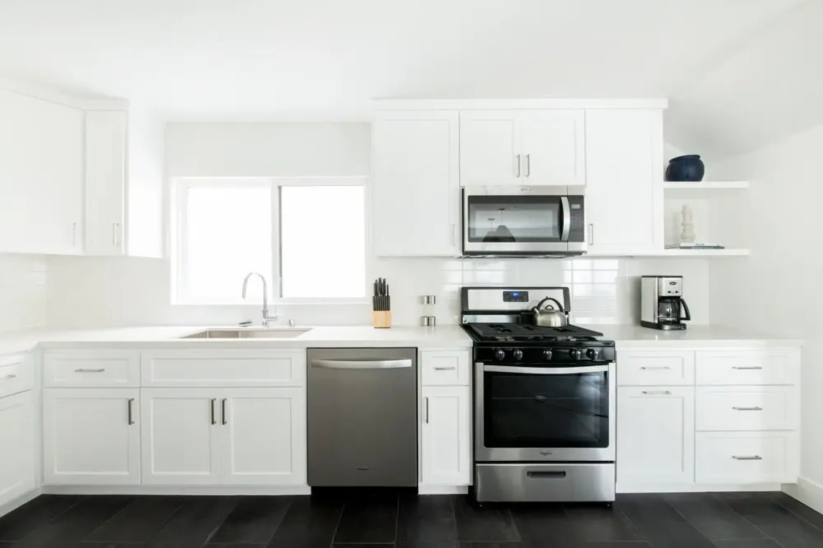 O'Neill Buyout by AvantStay | Sleeps 18! Modern Beach Getaway | Newly Renovated!