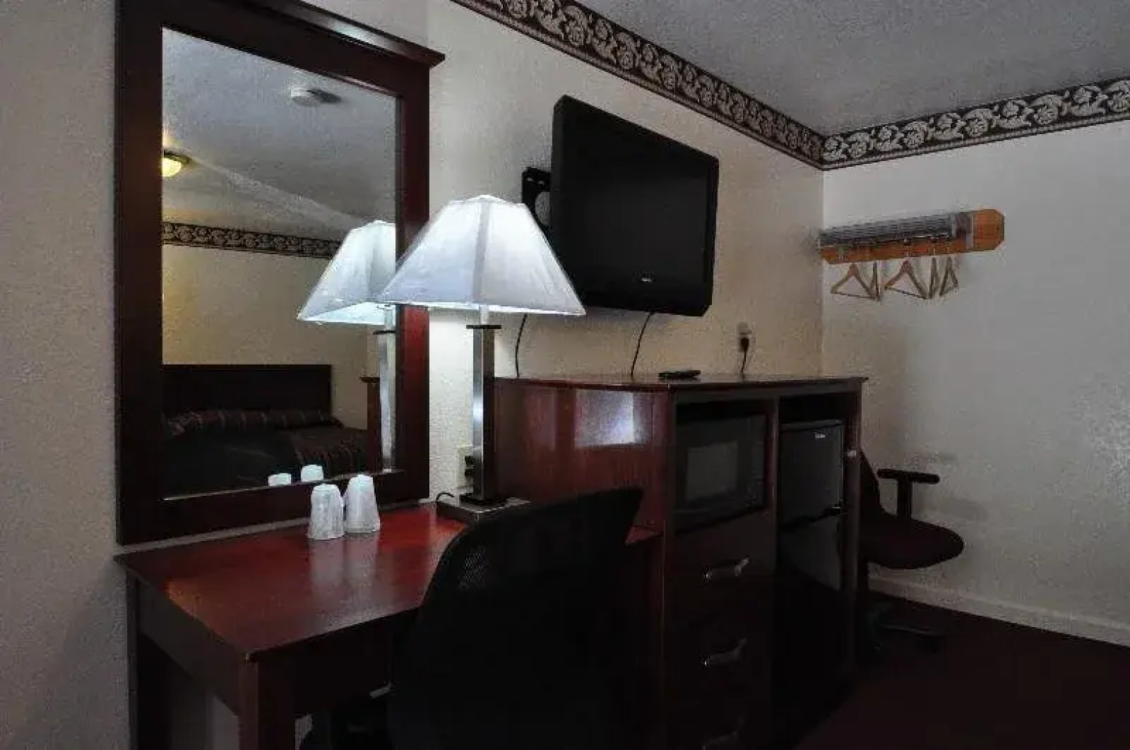 Chaplin Inn & Suites