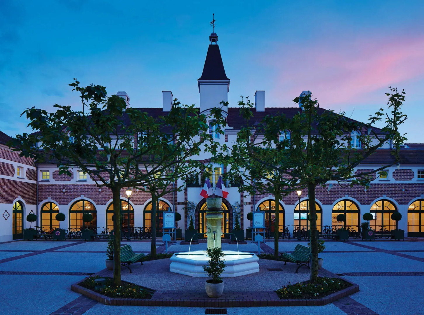 Отель Marriott Village d'Ile-de-France