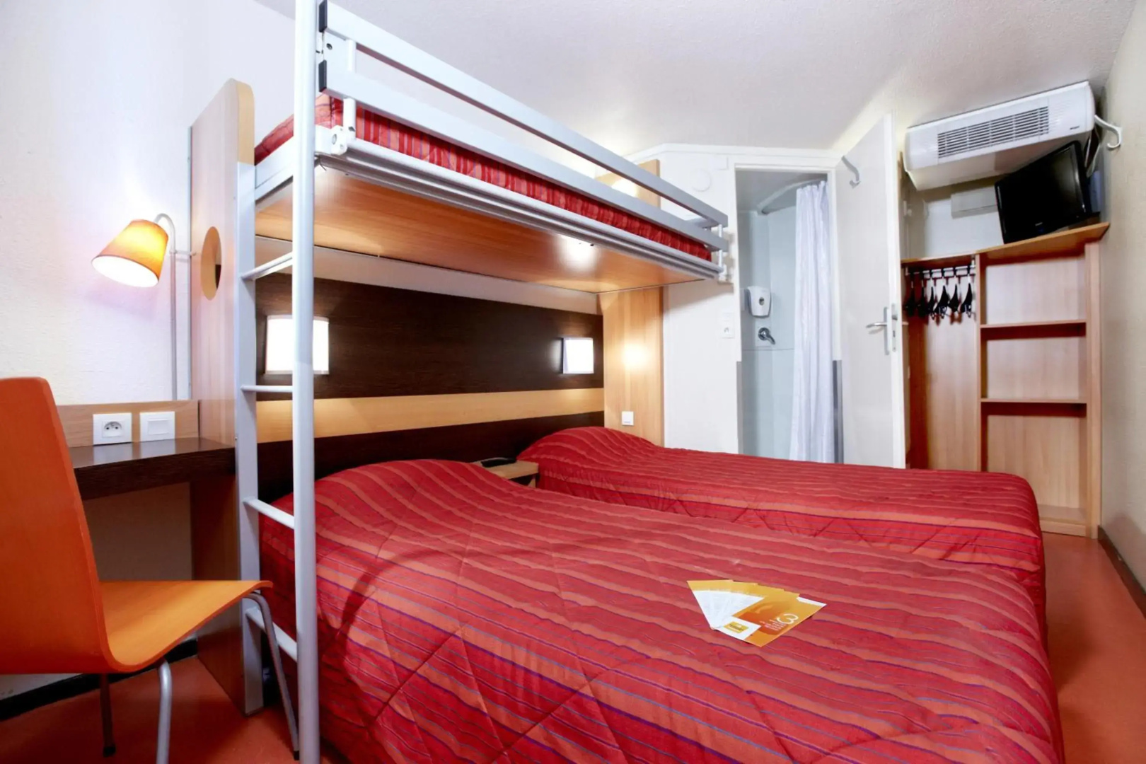 Premiere Classe Bourges (6 kms du centre-ville)