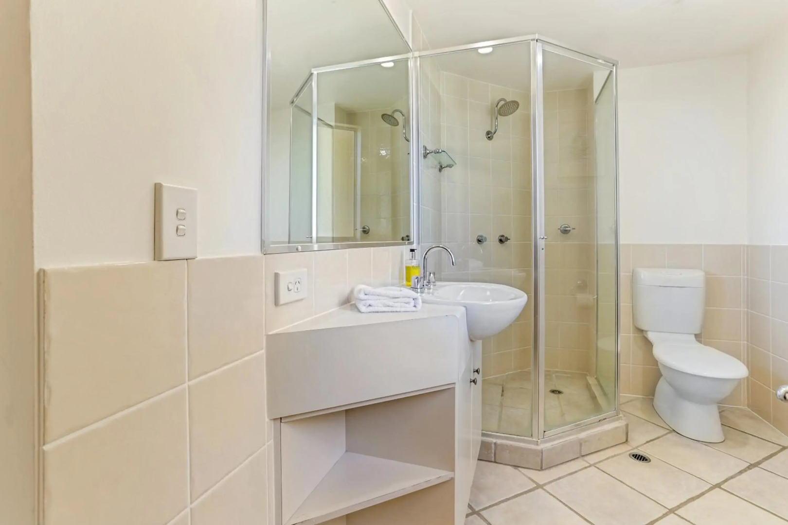 Cosy apartment with ocean views, Sunshine Beach