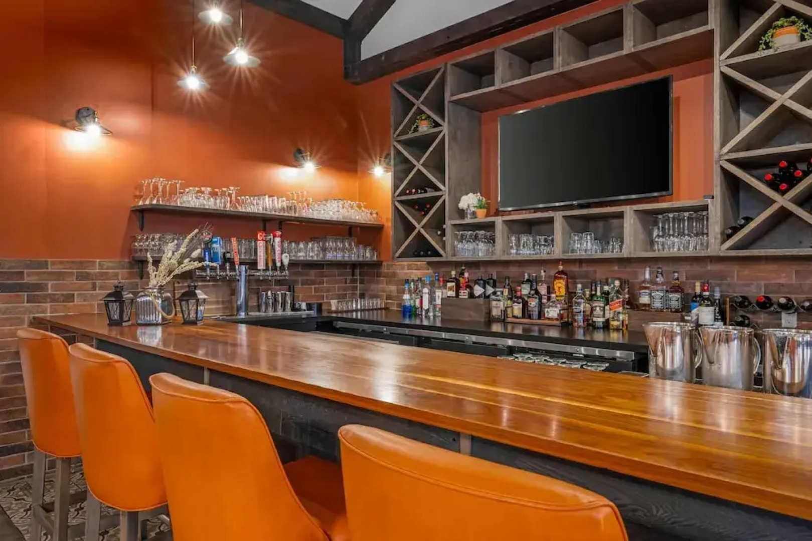 Amsterdam Inn & Suites, an Ascend Collection Hotel