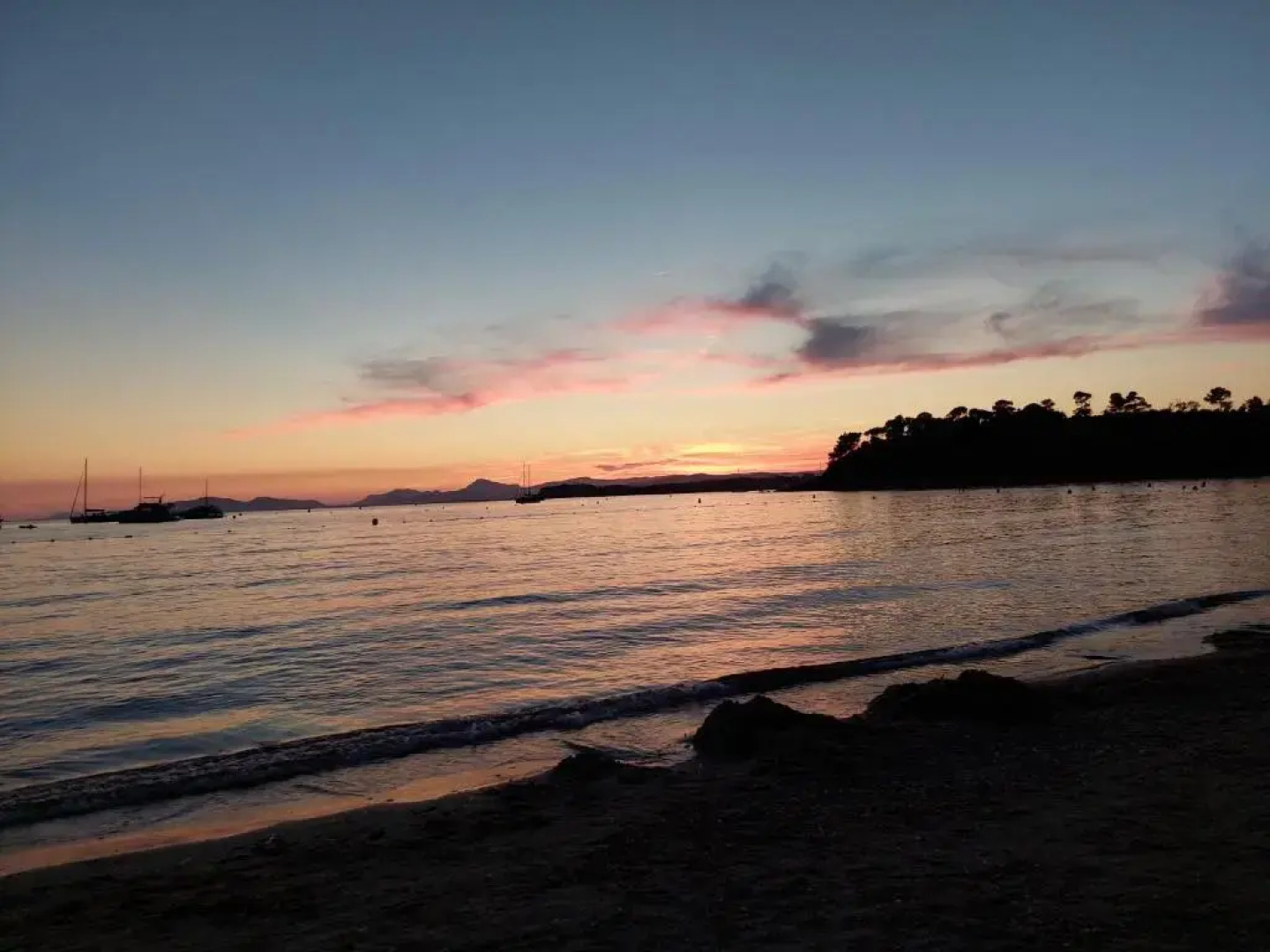 Bormes les Mimosas, Hameau de Cabasson, à 400m de la mer et du fort de Bregançon, Villa classée 3 étoiles, de 2 à 8 personnes