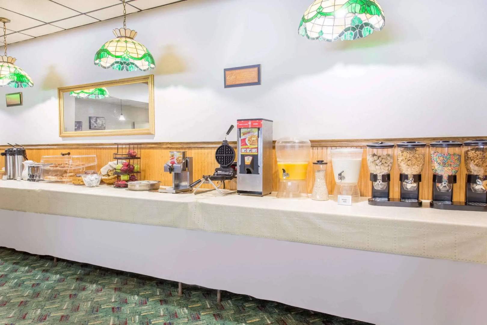 HomeTowne Studios by Red Roof Painted Post