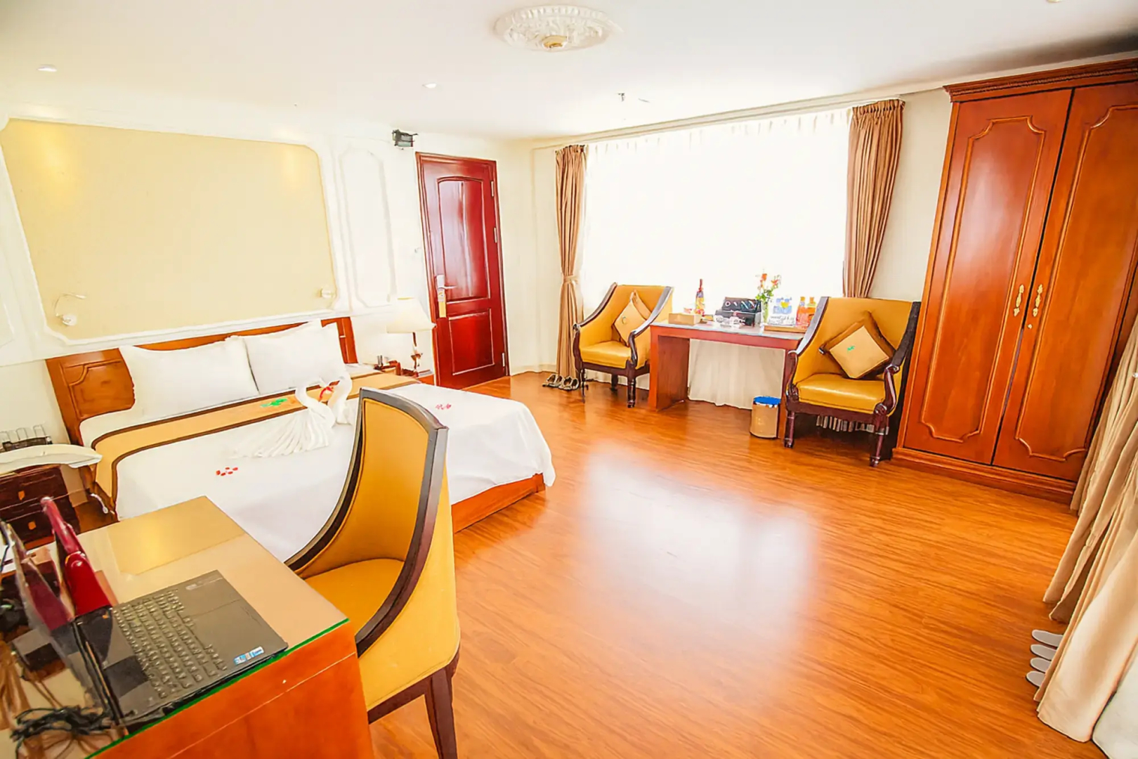 Orange Hotel