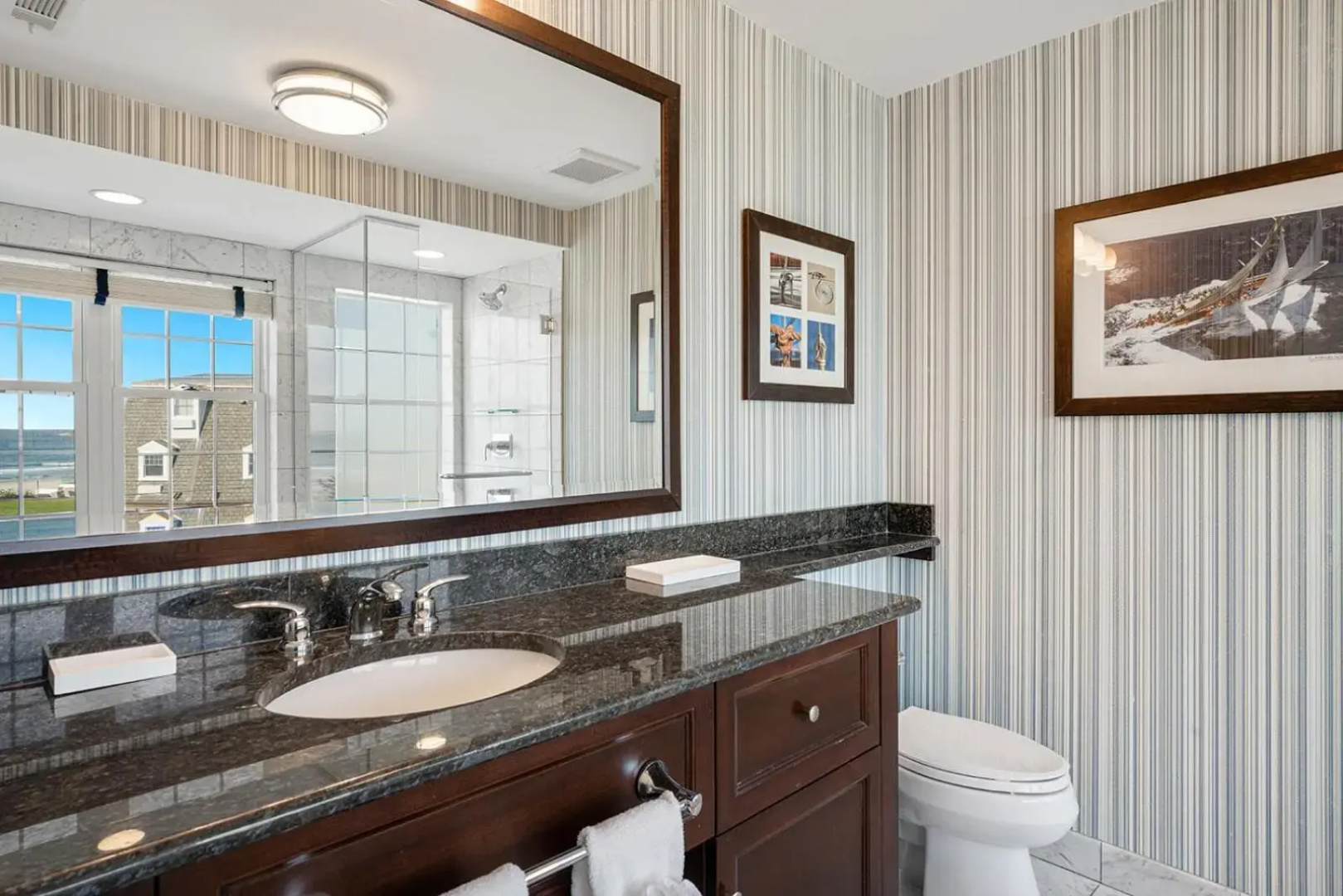 Newport Beach Hotel & Suites