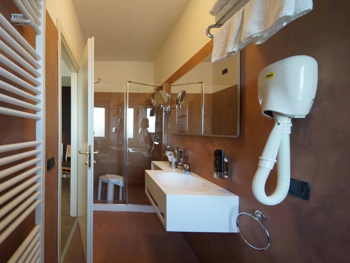 Hotel Clarin 14 by Dori