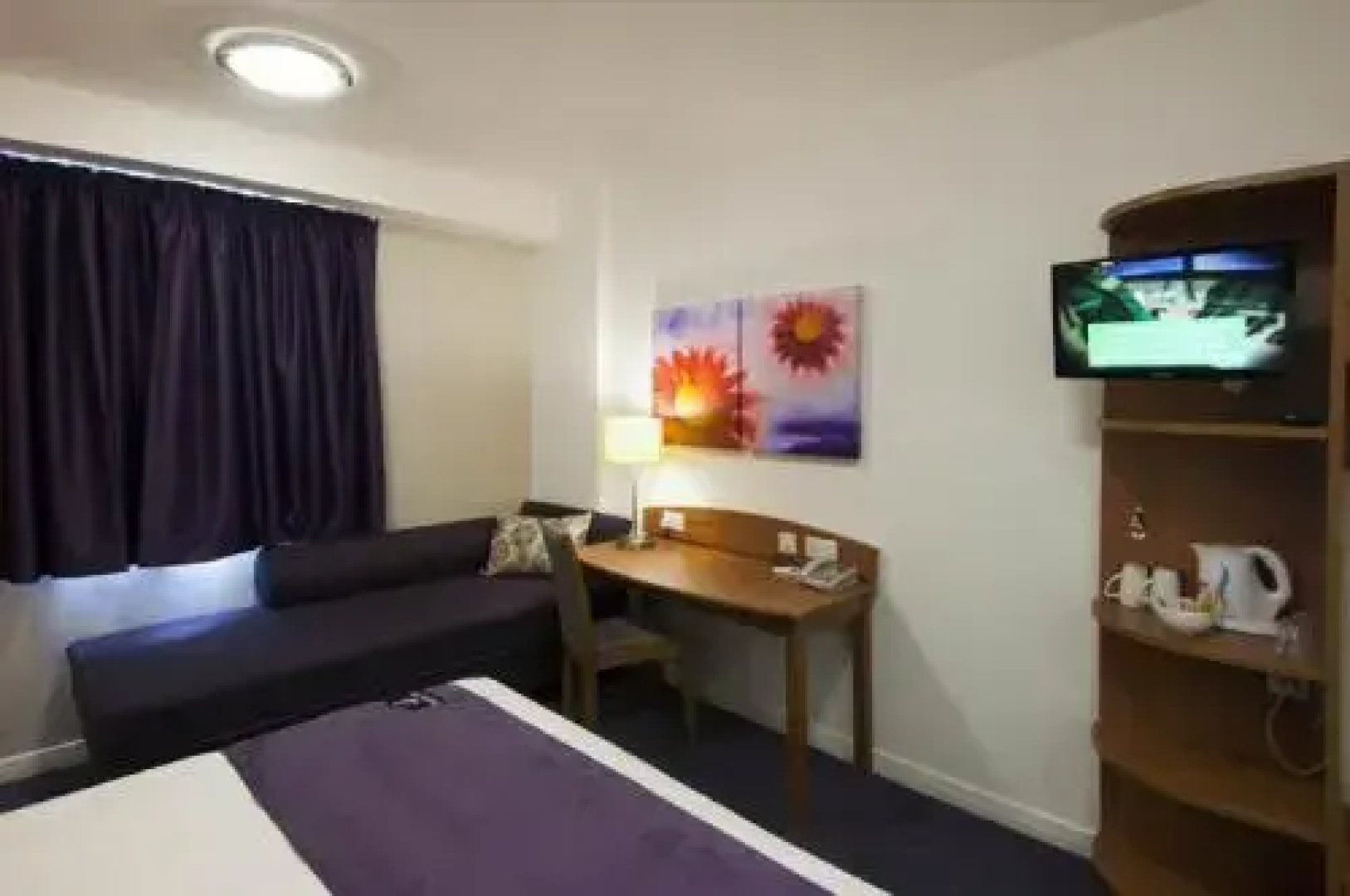 Premier Inn Woking West - A324