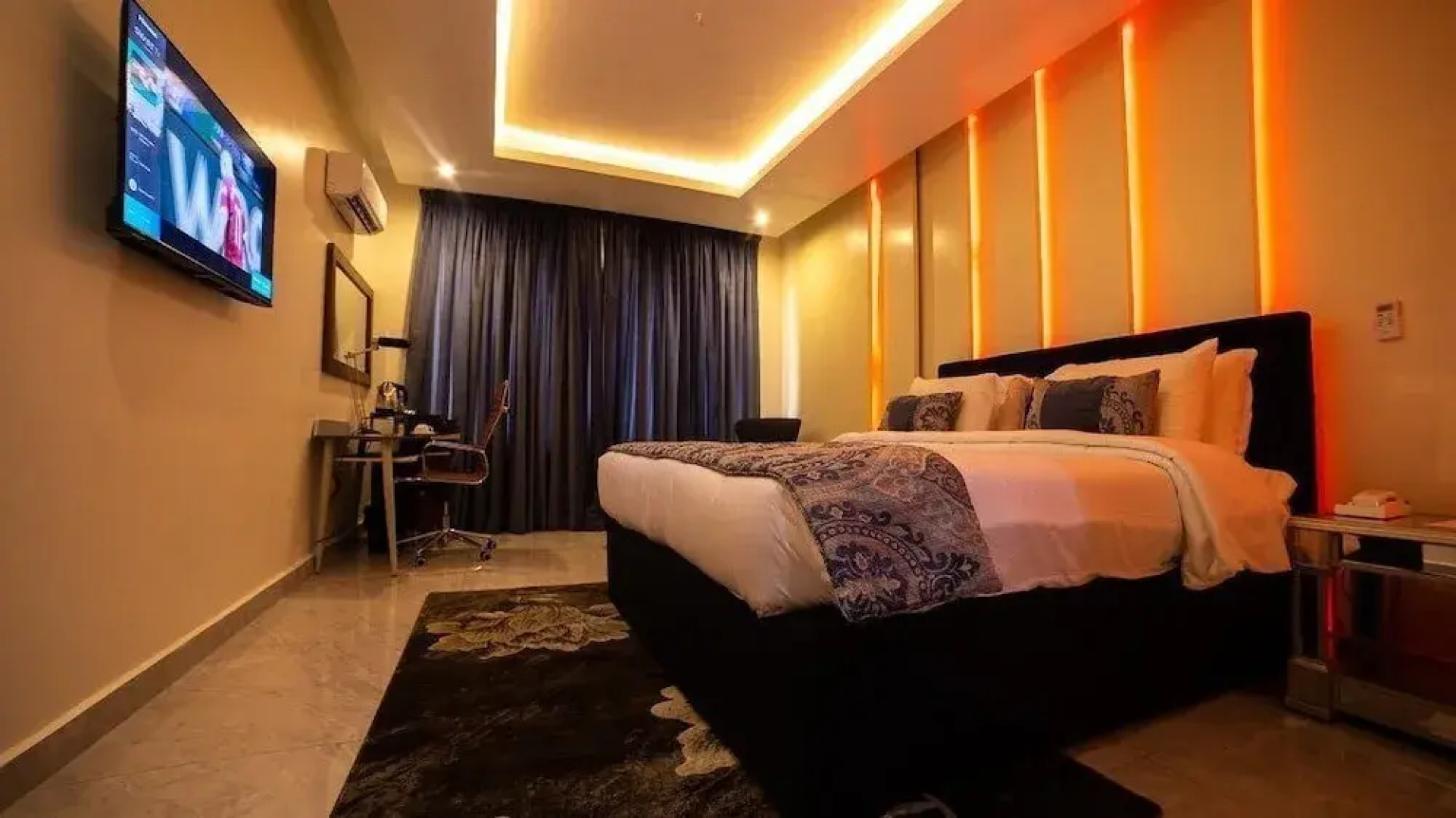 Blue Apple Hotel