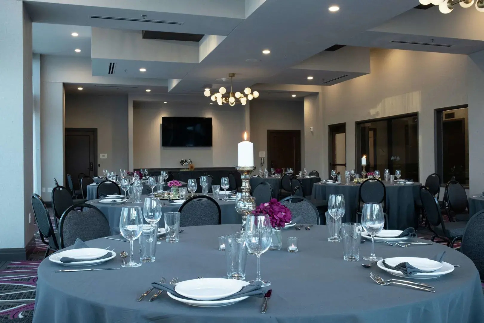 The Axis Moline Hotel, Tapestry Collection by Hilton