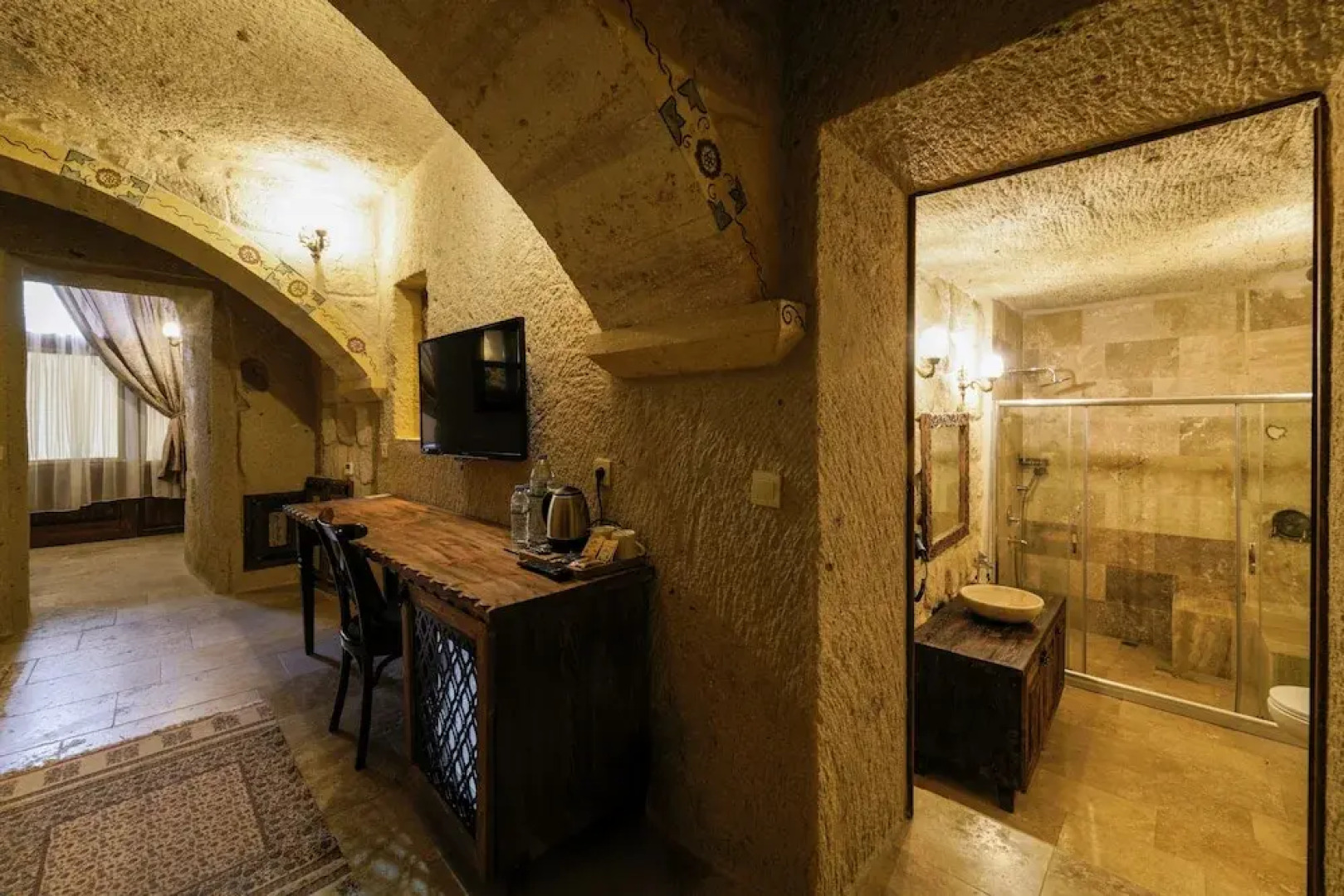 Capp Royal Cave Hotel