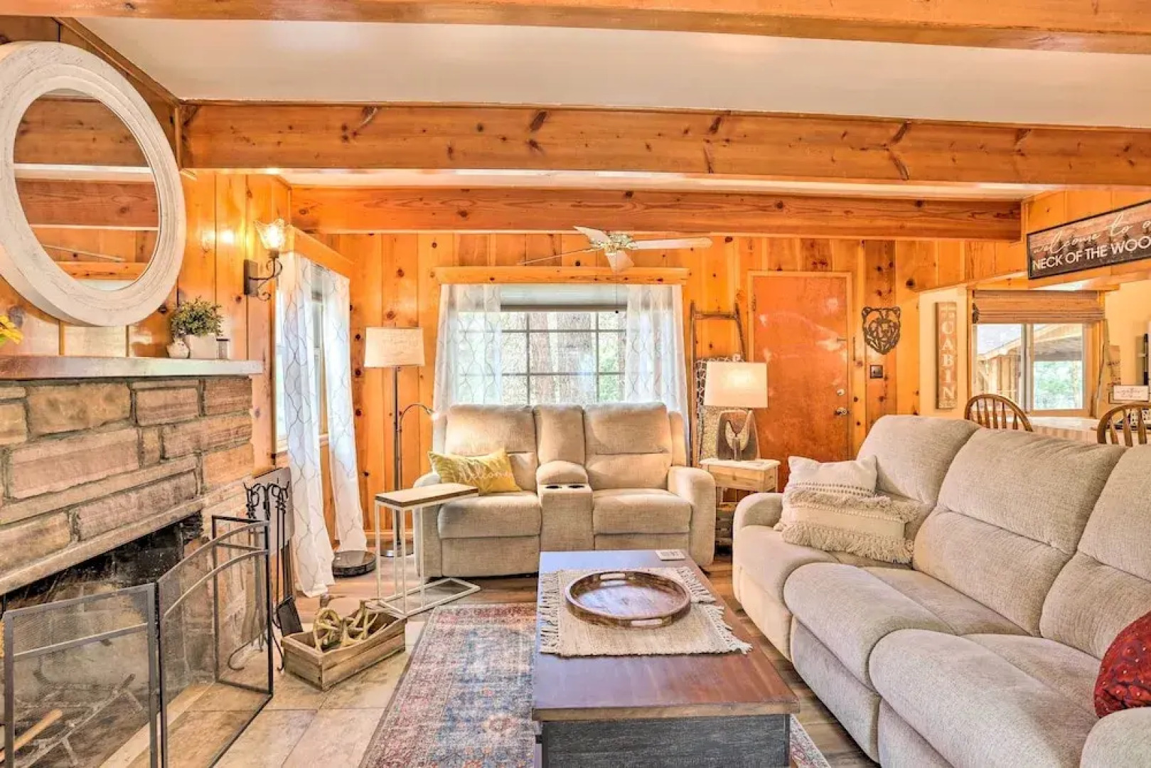 Wrightwood Cabin w/ Cozy Interior!