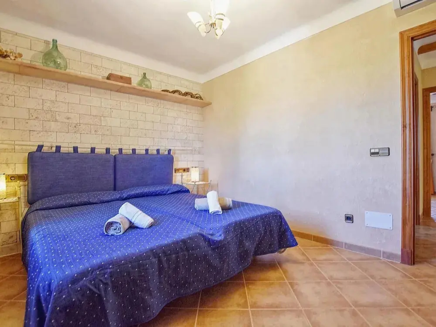 Luxurious Villa Perfect for Large Families, Near the Beach