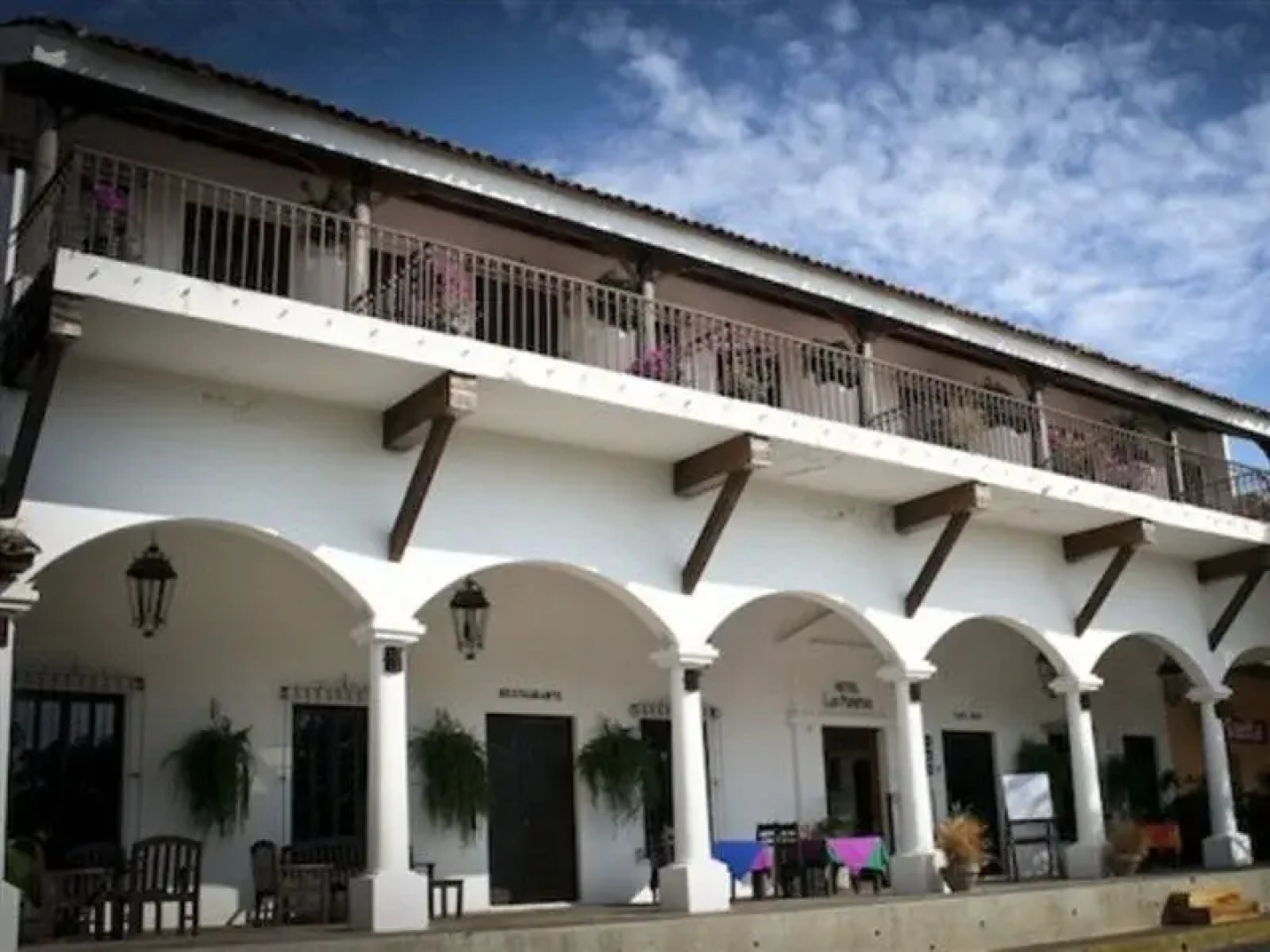 Hotel Las Puertas