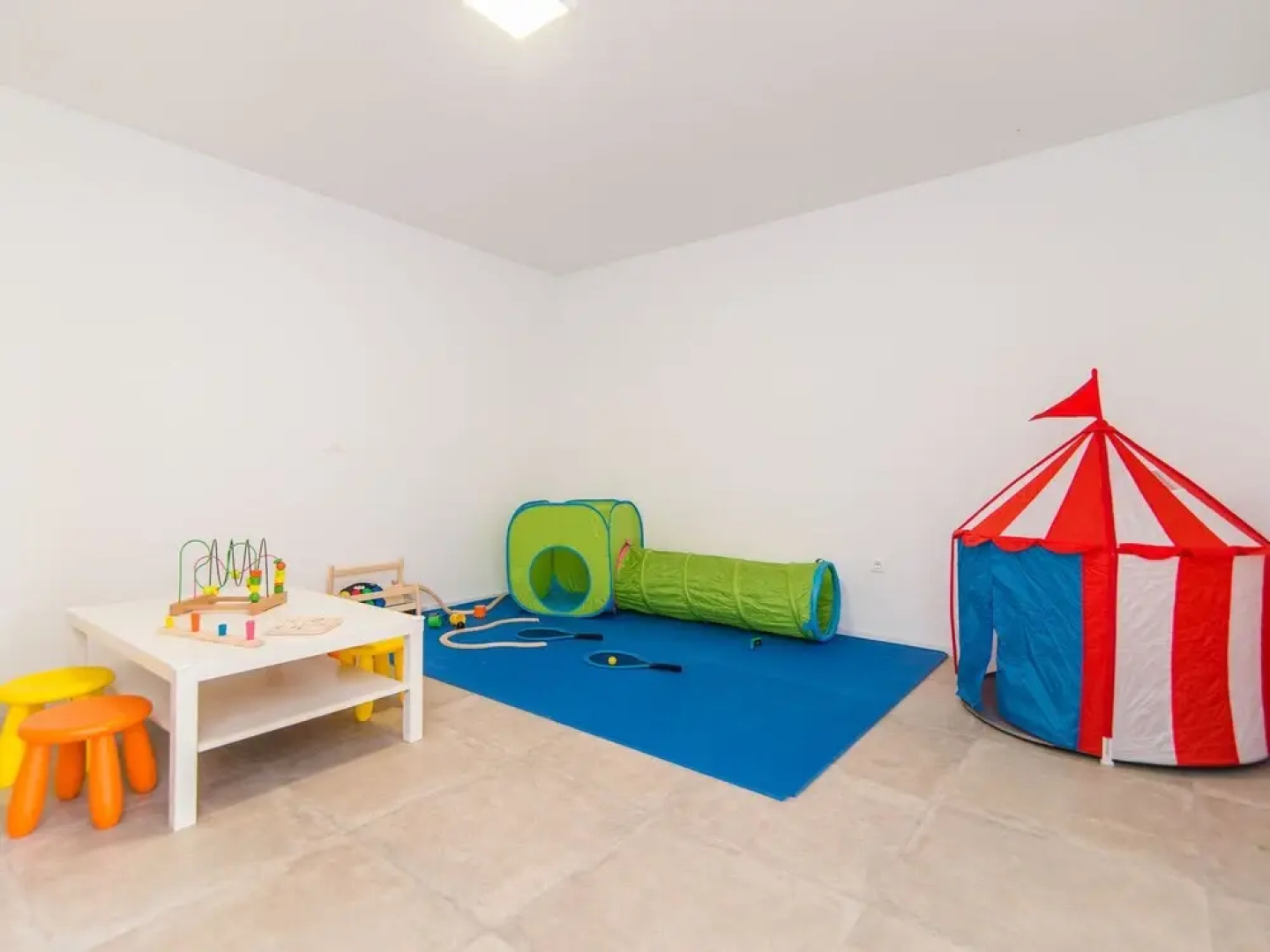 House With Private Pool For 10 People Surrounded By Vineyard In A Quiet Location