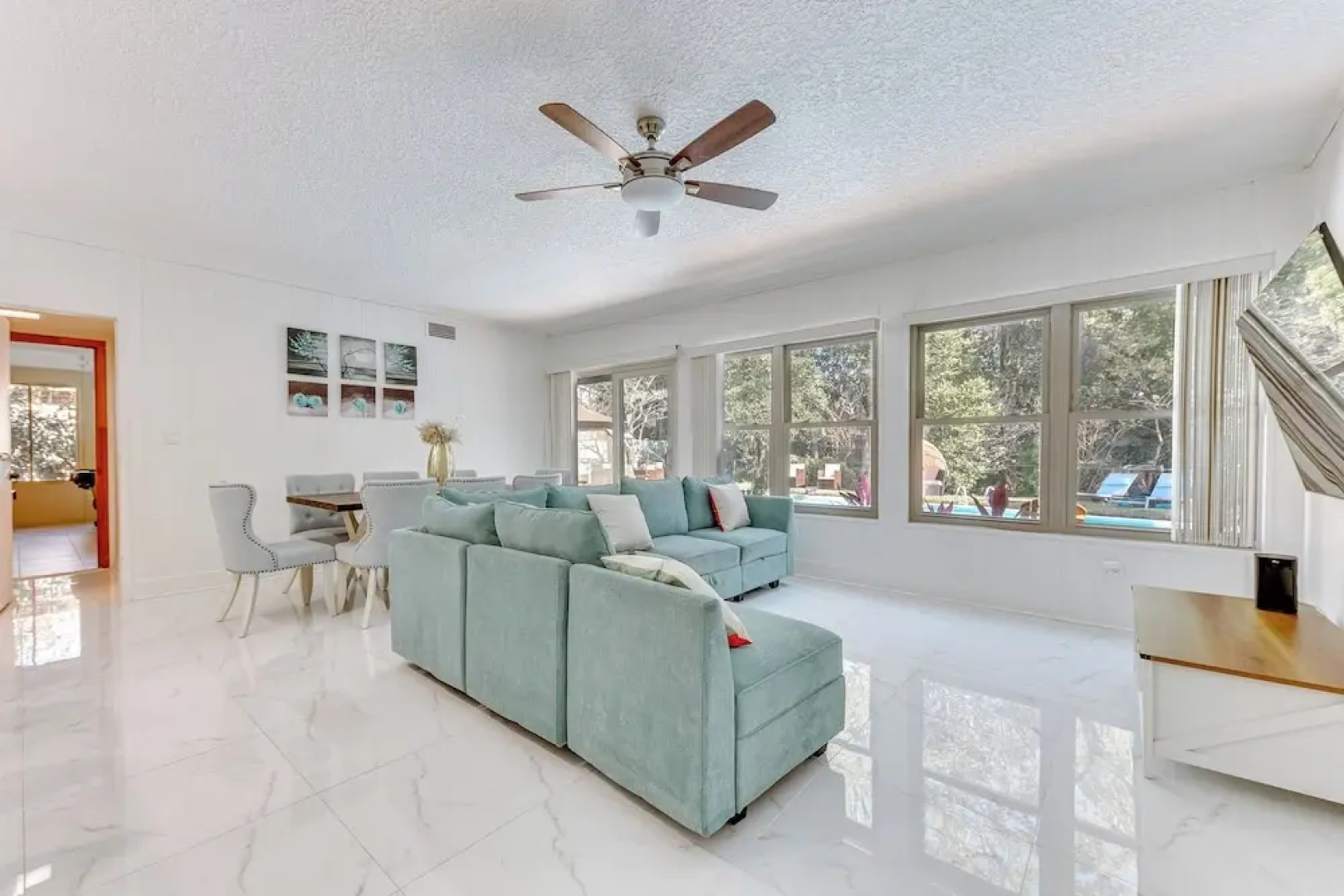 Spacious Jacksonville Home: 6 Mi to Downtown!