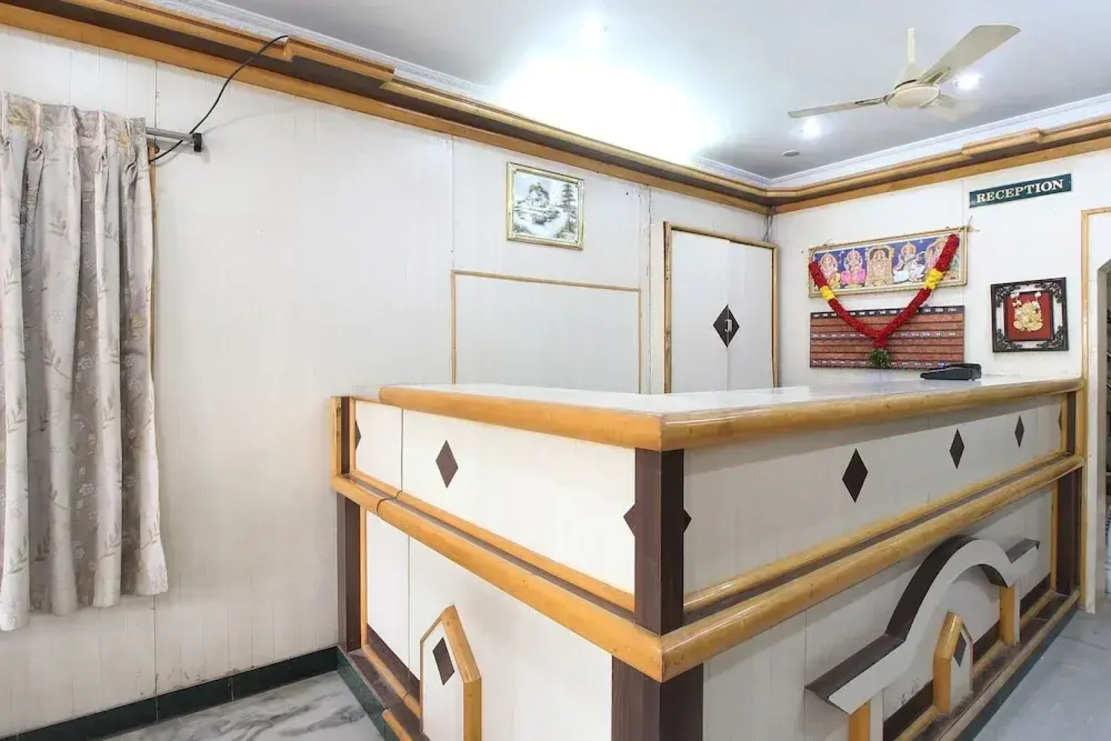 OYO 40499 Mahalakshmi Tower