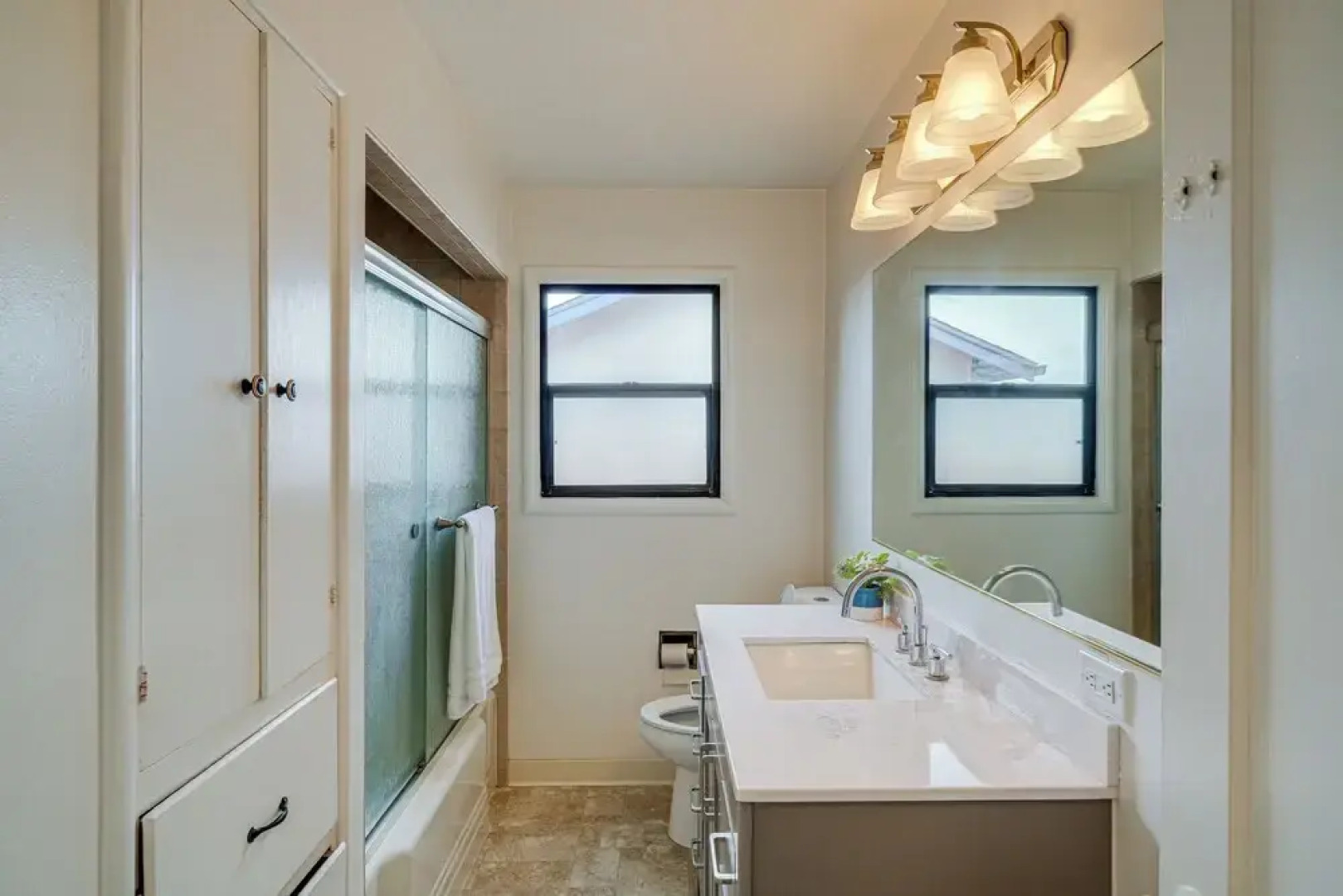 Peaceful Del Rey Oaks Retreat: 2 Mi to Beaches!