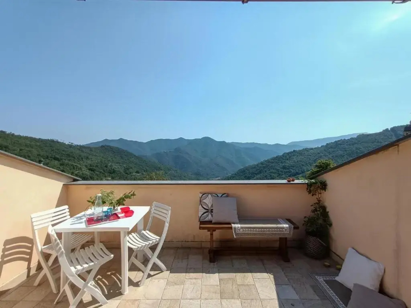 ALTIDO Great Flat with Terrace and Amazing Hills View