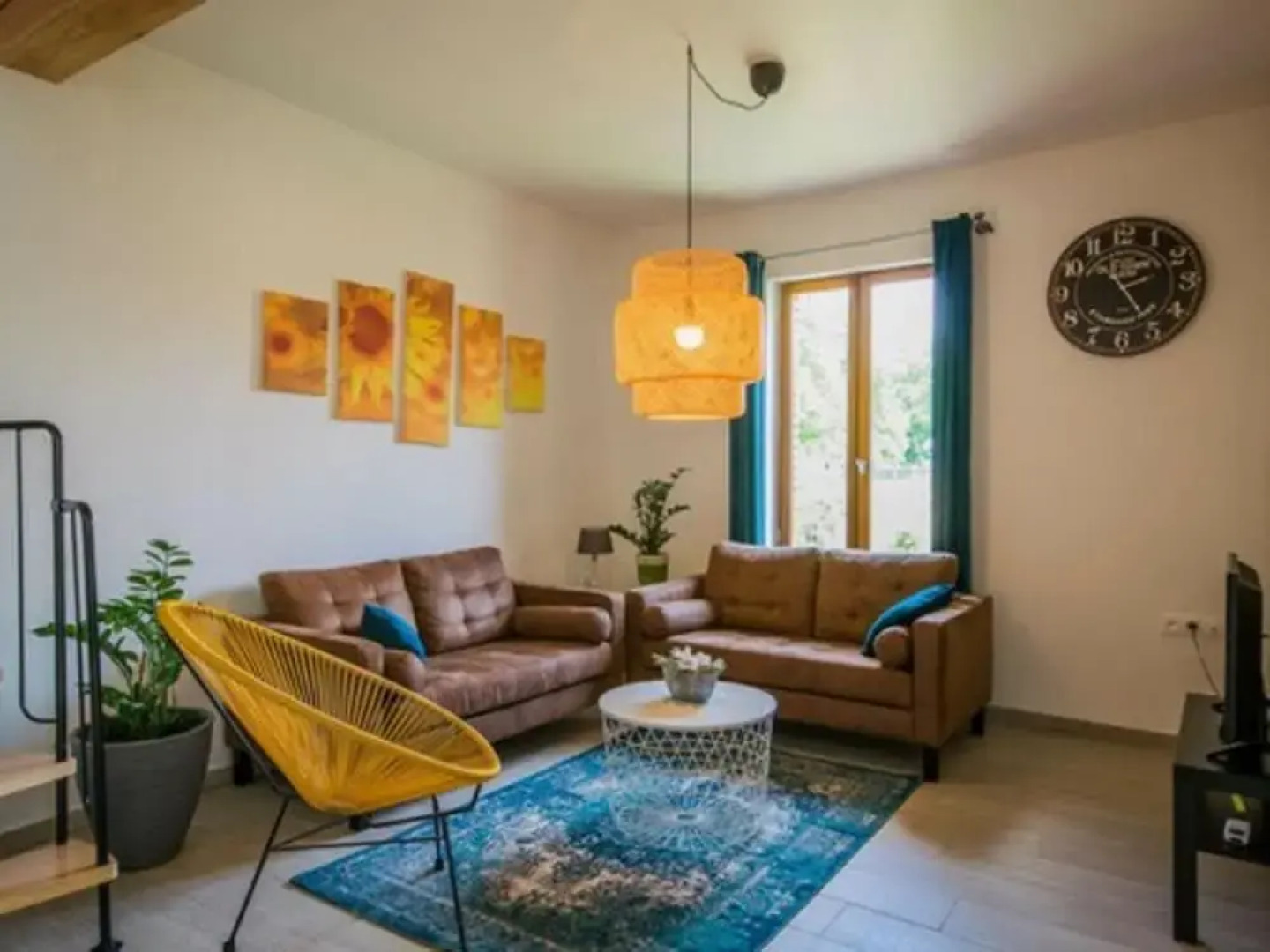 Modern Mansion With Swimming Pool, Terrace, Garden Furniture