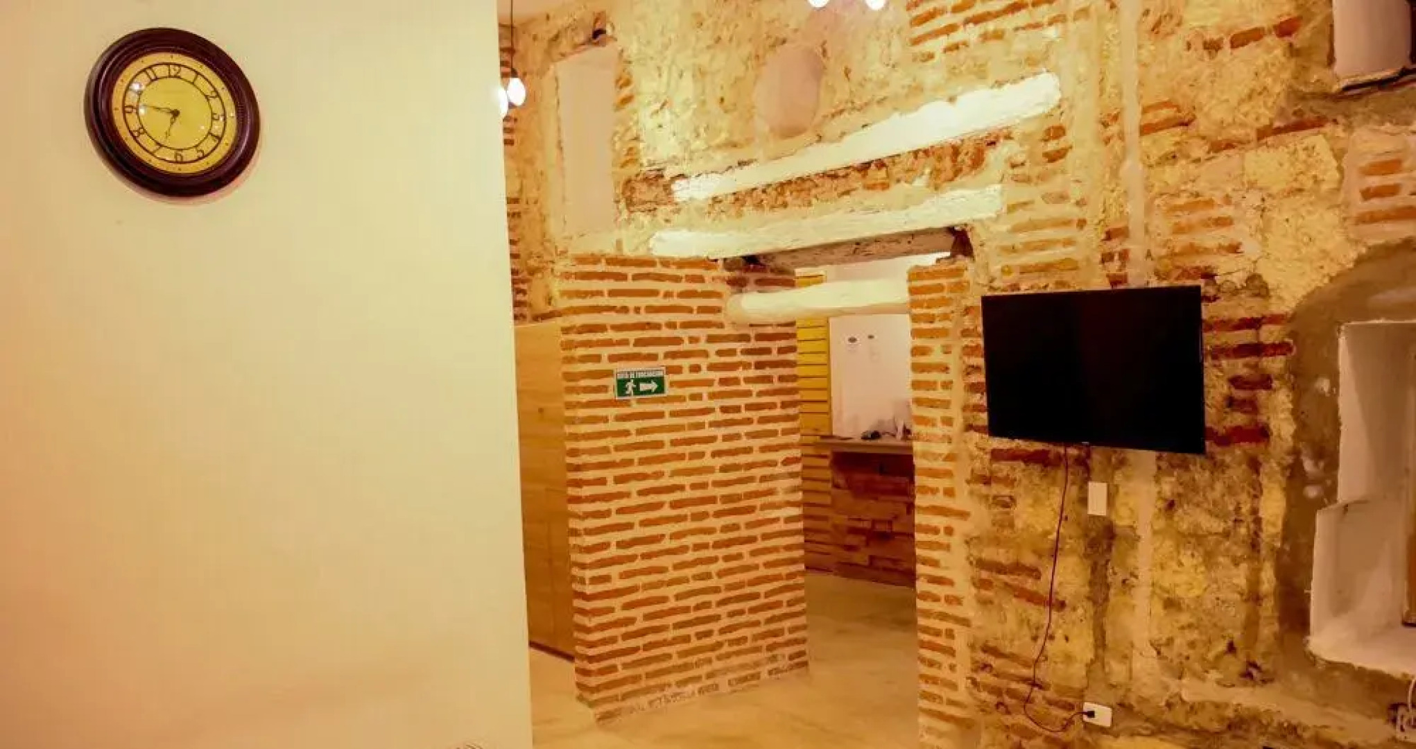 Bourbon St Hostal Boutique - Hostel