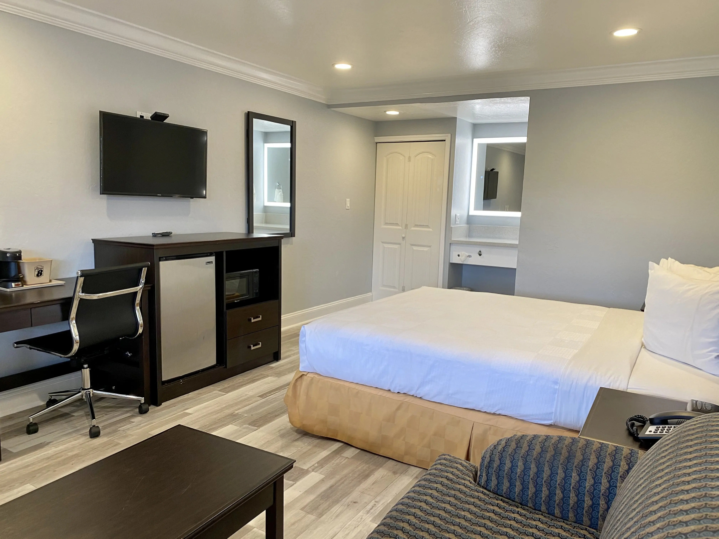 Aura Inn Monterey