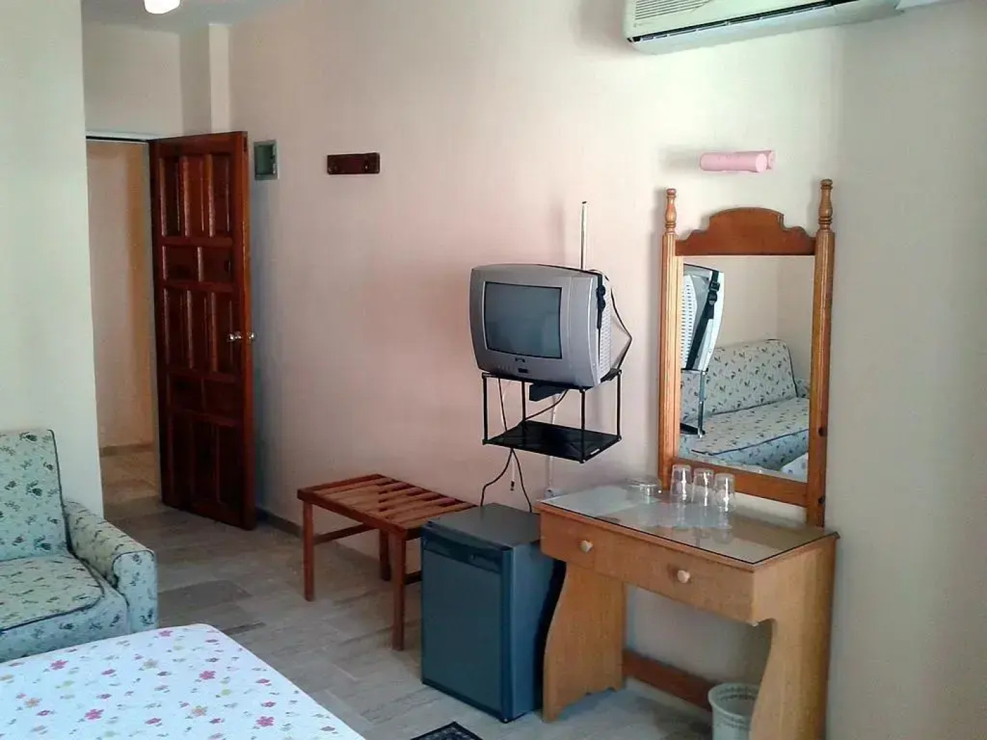 Diplomat 2 Hotel and Apartments