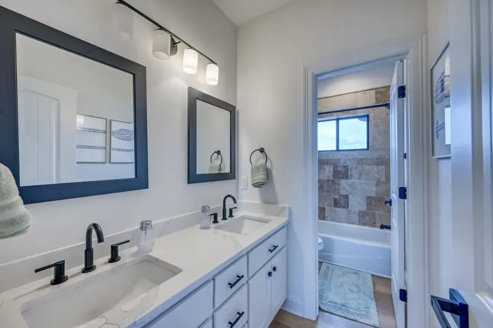 Luxury Lakefront Home-private Dock - Dipping Pool!