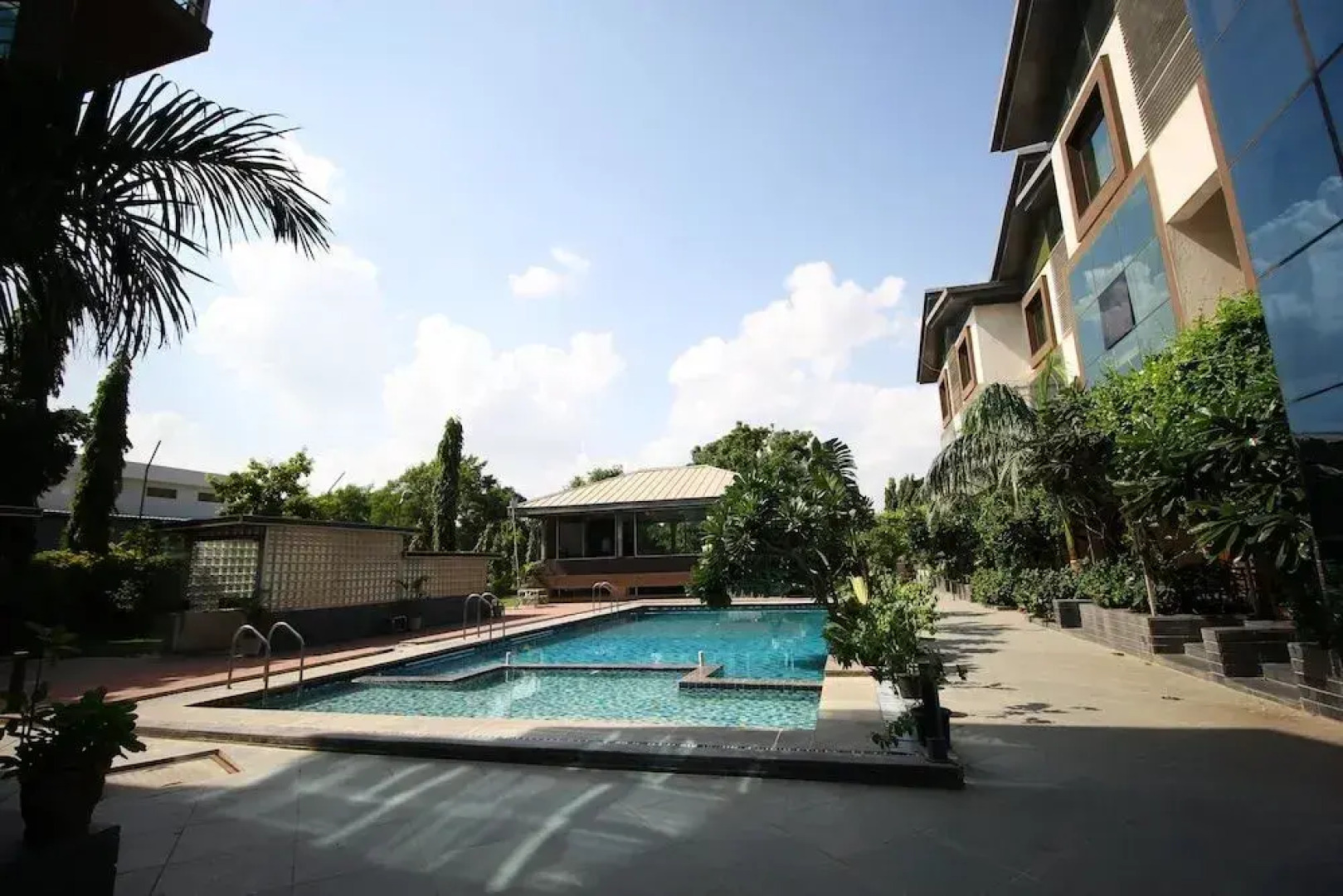 OYO 1968 Hotel Krishna Park Resort