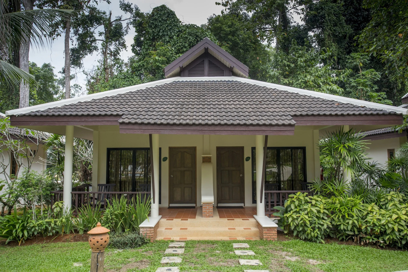 The Leaf On The Sands by Katathani