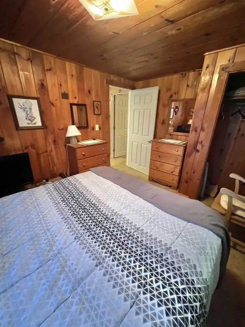 Placyd Pines Limit 8 4 Bedroom Cottage by RedAwning
