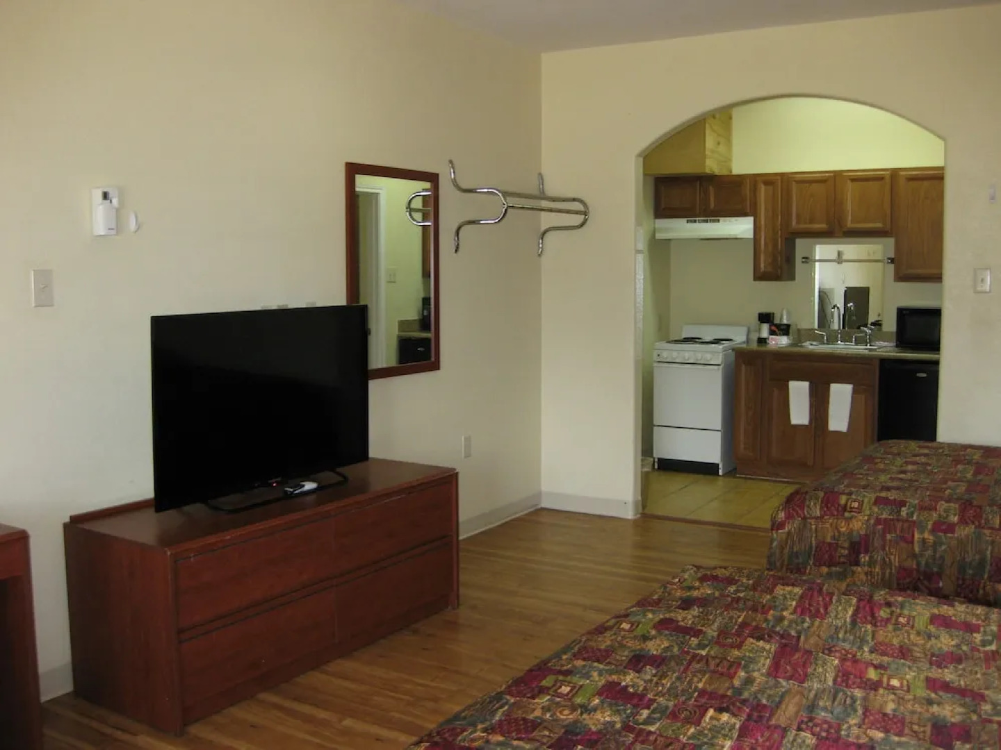 Scottish Inn and Suites