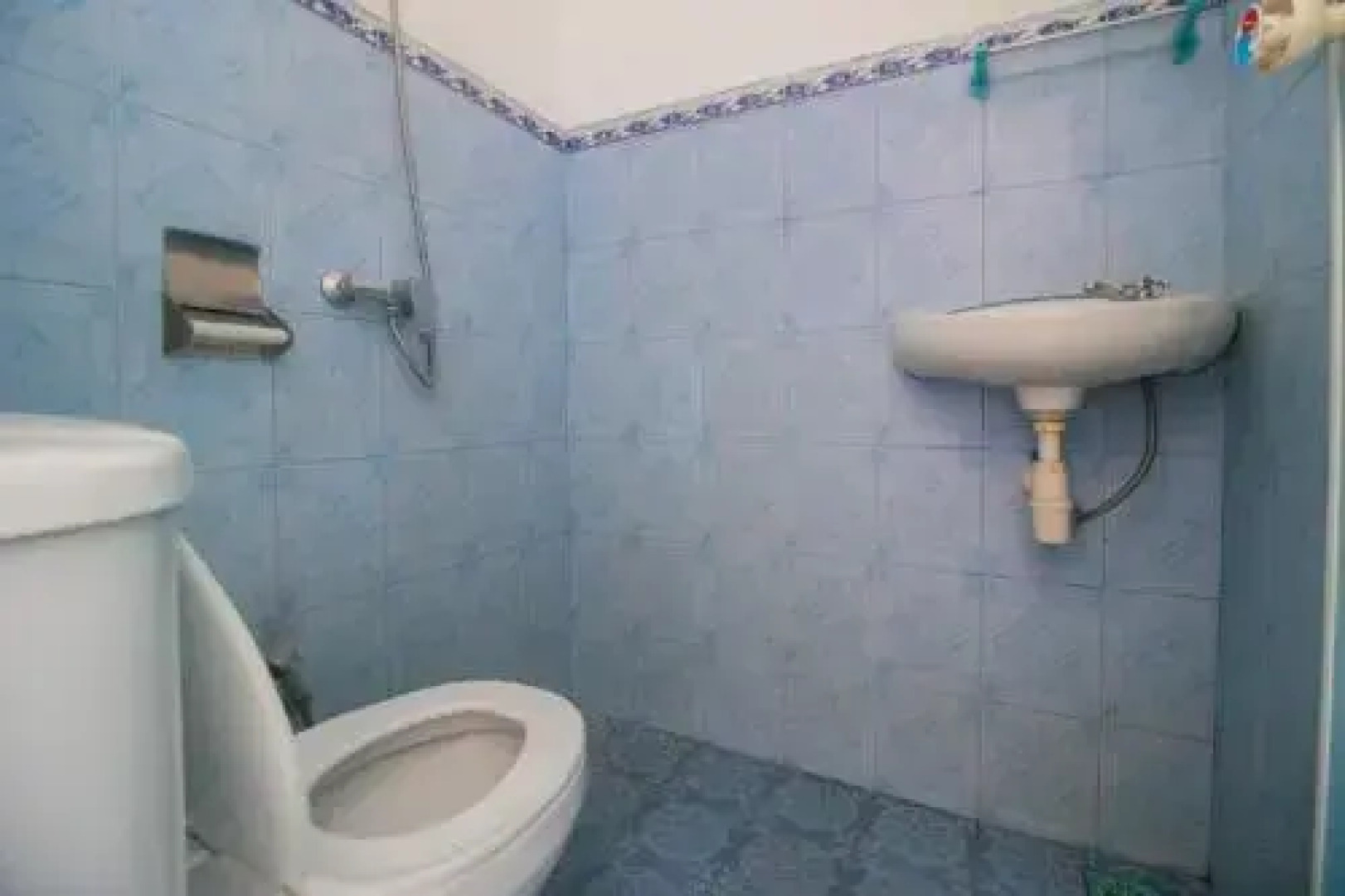 RedDoorz Near Pantai Boom