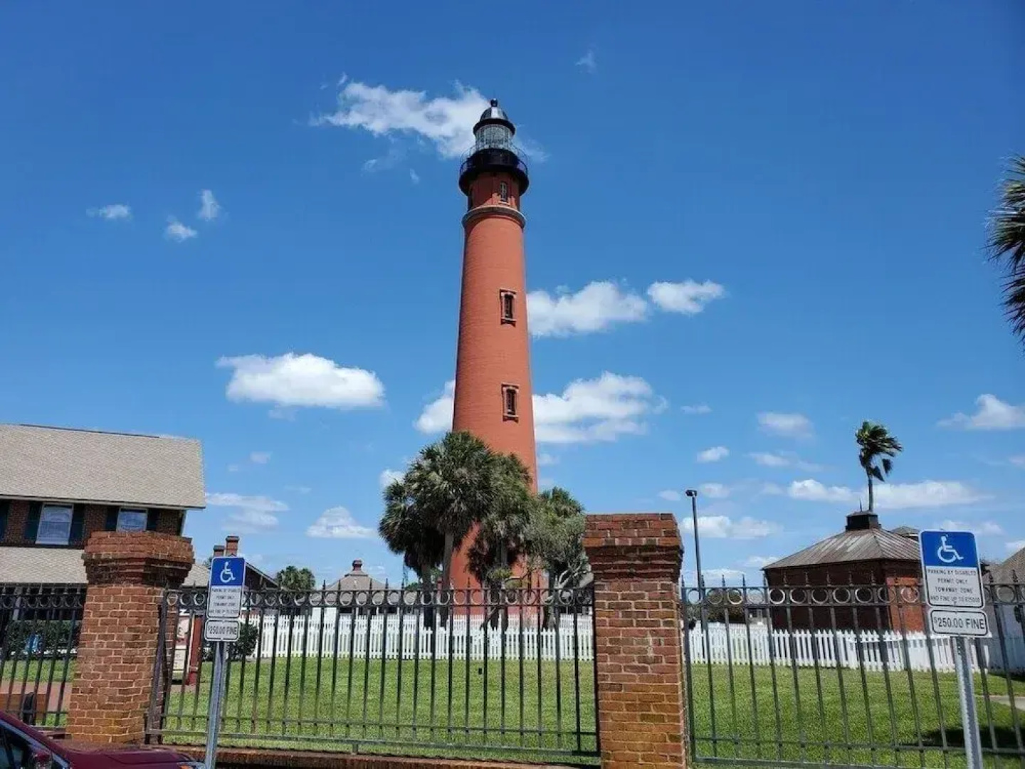 Amazing Pet Friendly 3 Bed House - Heated Pool 3 Bedroom Home by RedAwning